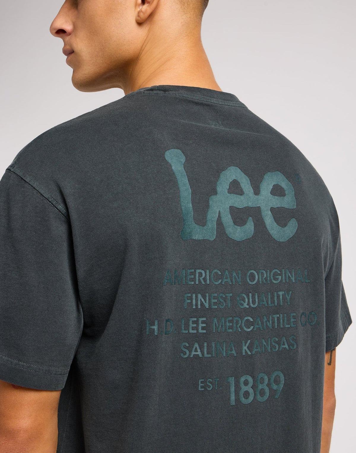 Loose Logo Tee in Washed Black - LEE Schweiz