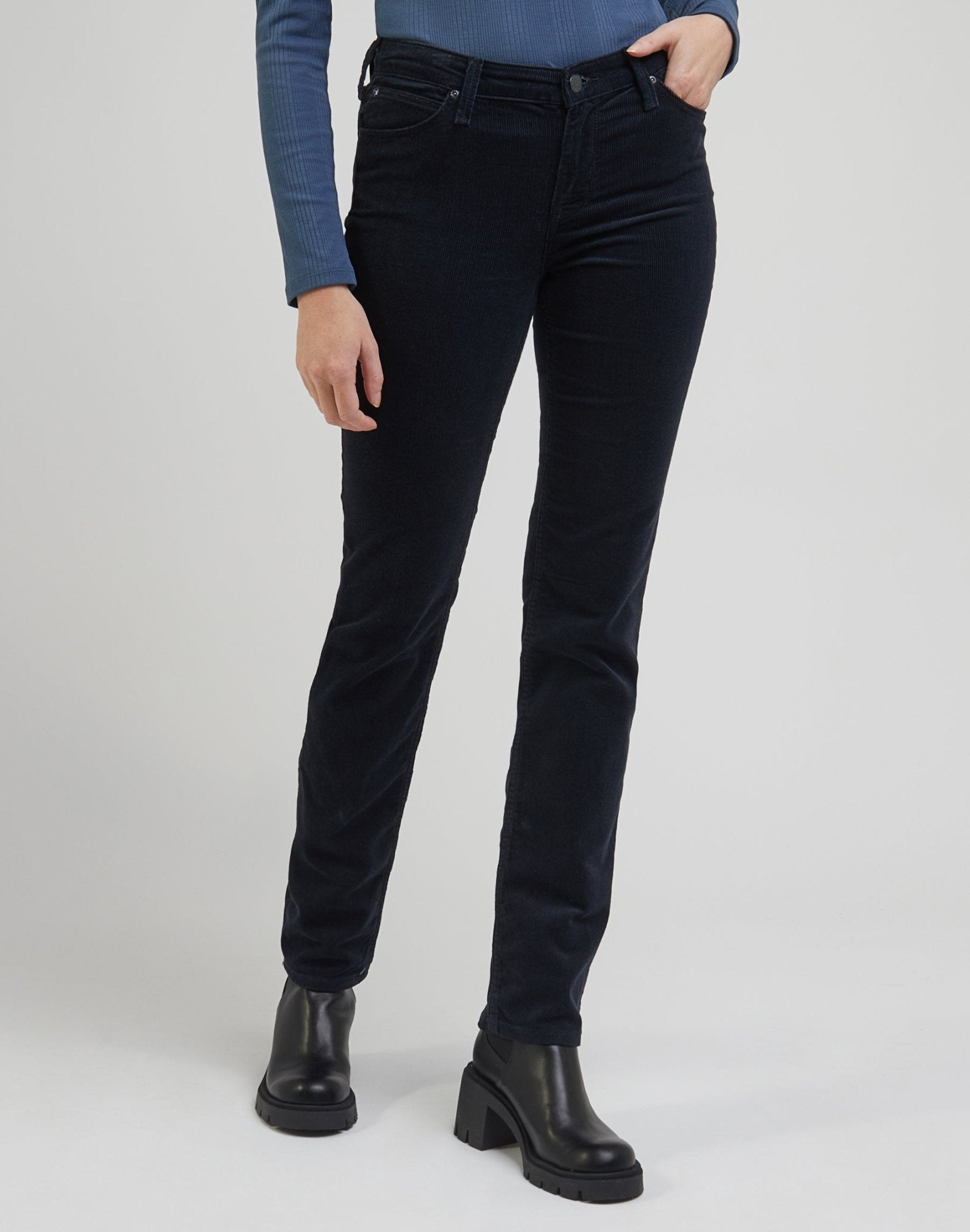 Marion Straight in Black - LEE Schweiz