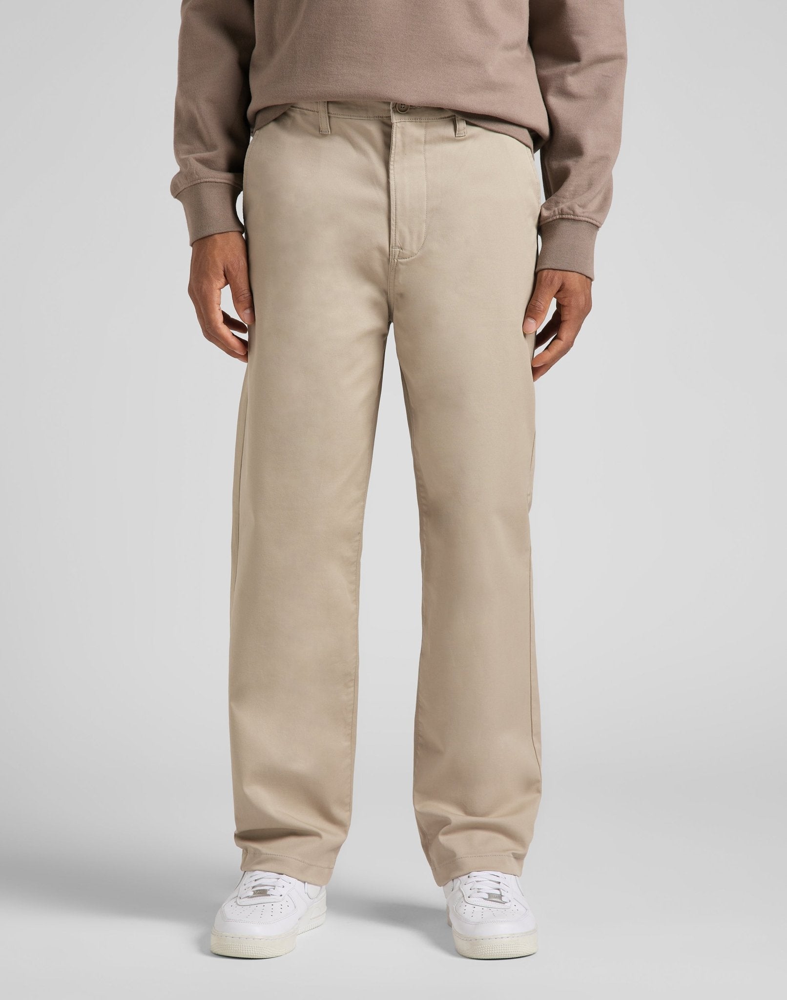 Chinos - Relaxed Chino in Stone - LEE Switzerland