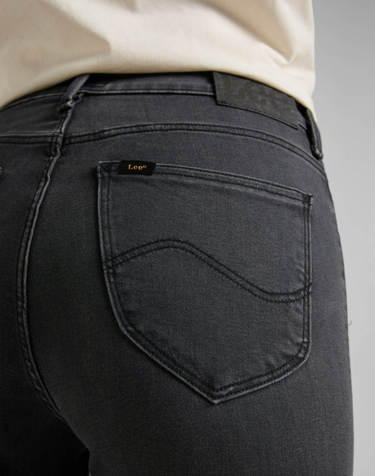 Scarlett High Zip in Washed Ava - LEE Schweiz
