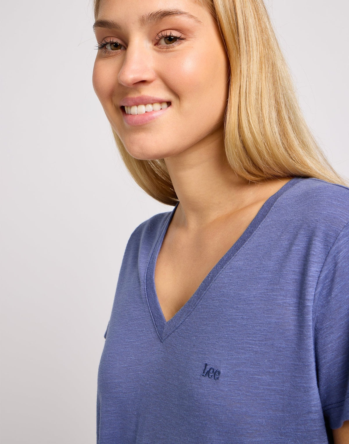 V-Neck Tee in Surf Blue - LEE Schweiz